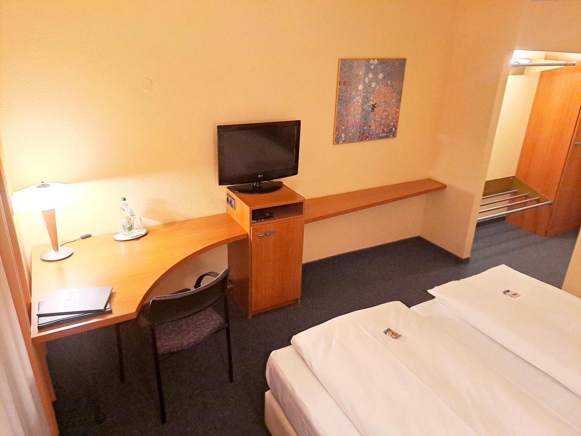 Transmar Travel Hotel Bindlach Bagian luar foto