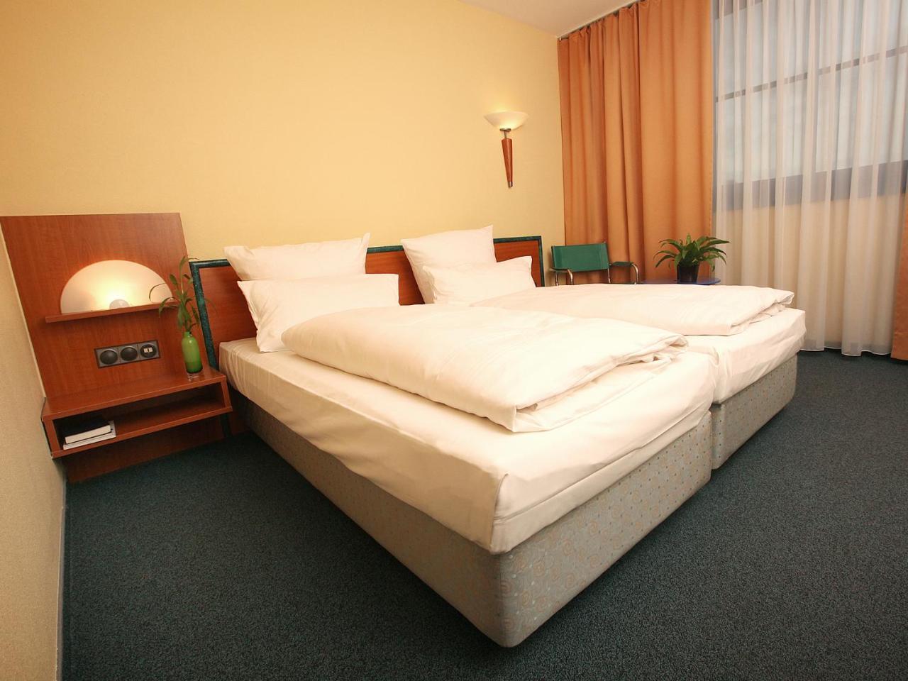 Transmar Travel Hotel Bindlach Bagian luar foto